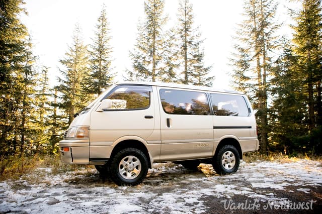 1995 Toyota HiAce JDM car for sale — photo 21 of 25