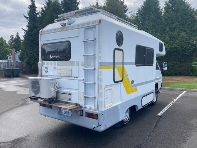 1992 Mitsubishi Delica JDM car for sale — photo 5 of 25