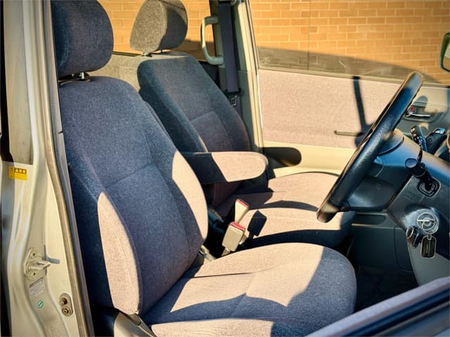 2003 Toyota Voxy JDM car for sale — photo 18 of 25