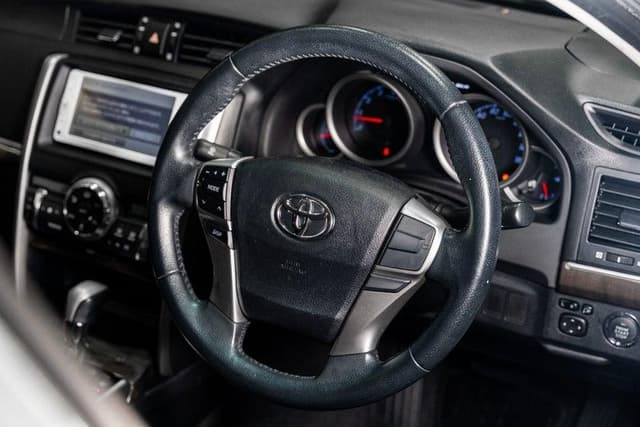 2012 Toyota Mark X JDM car for sale — photo 16 of 16