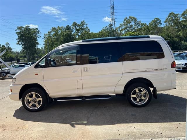 2001 Mitsubishi Delica JDM car for sale — photo 9 of 17