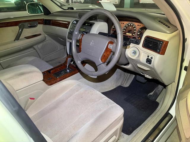 2001 Toyota Crown JDM car for sale — photo 6 of 9