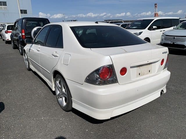 1999 Toyota Altezza JDM car for sale — photo 4 of 13