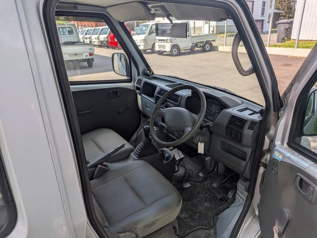 2001 Mitsubishi Minicab JDM car for sale — photo 12 of 23