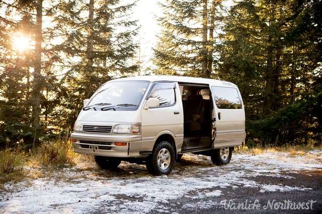 1995 Toyota HiAce JDM car for sale — photo 12 of 25