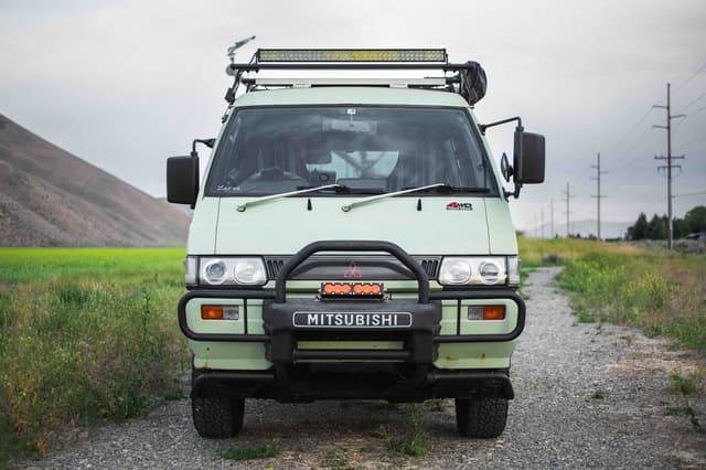 1995 Mitsubishi Delica JDM car for sale — photo 10 of 25