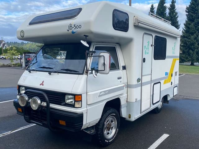 1992 Mitsubishi Delica JDM car for sale — photo 3 of 25
