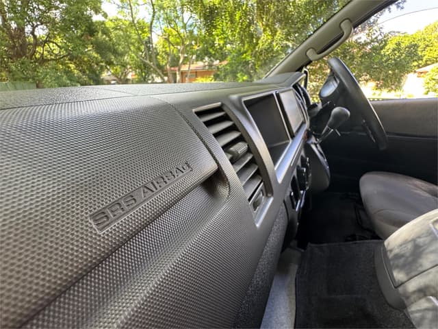 2007 Toyota HiAce JDM car for sale — photo 22 of 25