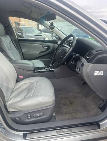 2005 Toyota Crown JDM car for sale — photo 7 of 10