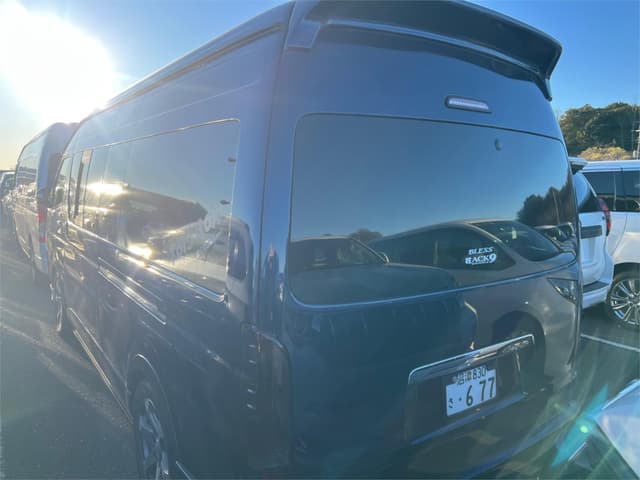 2005 Toyota HiAce JDM car for sale — photo 4 of 25