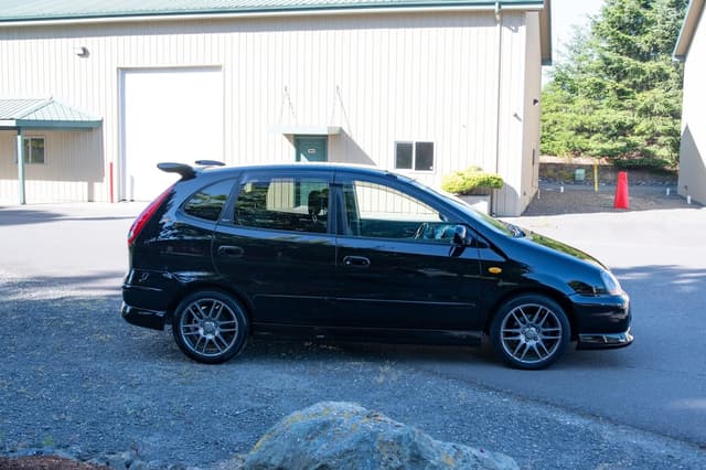 1999 Nissan Tino JDM car for sale — photo 9 of 23