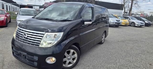 2005 Nissan Elgrand JDM car for sale — photo 2 of 12
