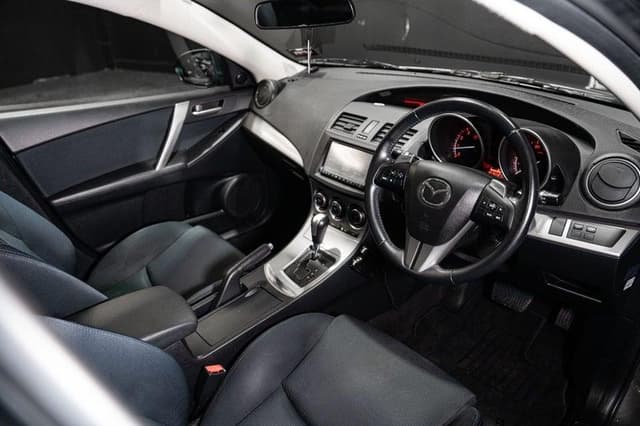 2009 Mazda Axela JDM car for sale — photo 13 of 16