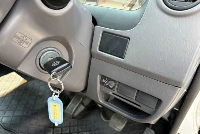 2007 Nissan Caravan JDM car for sale — photo 14 of 25