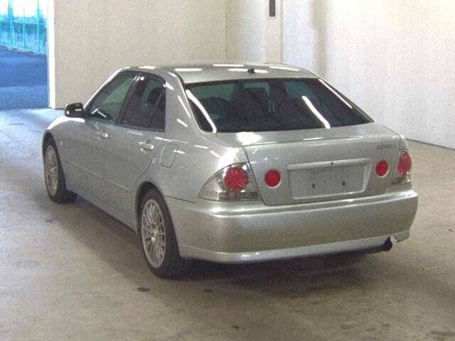 1999 Toyota Altezza JDM car for sale — photo 2 of 6
