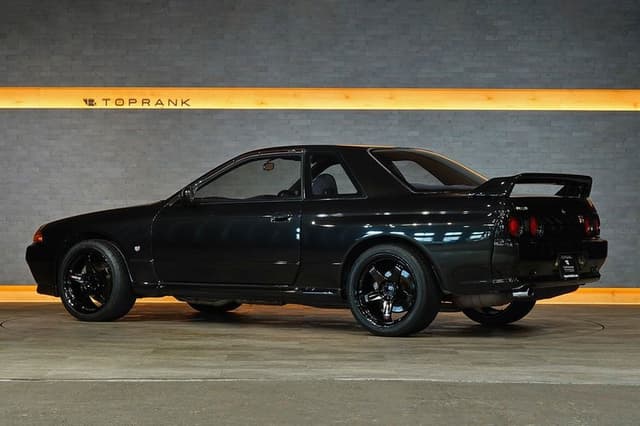 1989 Nissan Skyline JDM car for sale — photo 5 of 25
