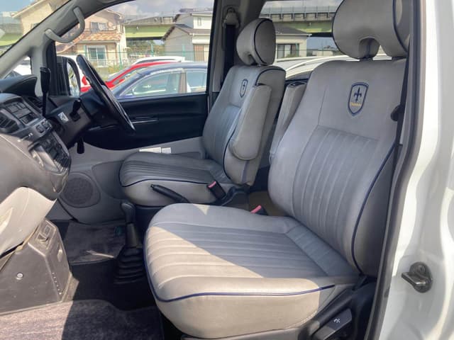 2000 Mitsubishi Delica JDM car for sale — photo 7 of 11