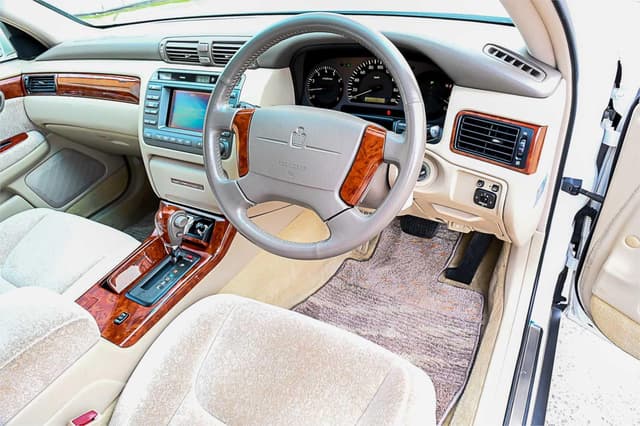 1999 Toyota Crown JDM car for sale — photo 16 of 22
