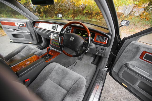 Toyota Century JDM car for sale — photo 4 of 25