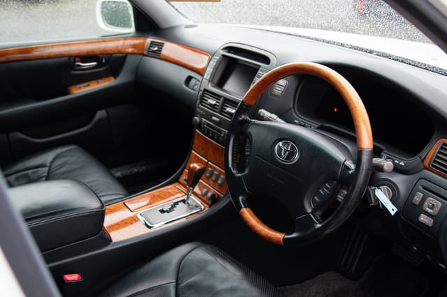 2001 Toyota Celsior JDM car for sale — photo 9 of 15