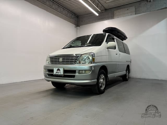 1999 Toyota Regius JDM car for sale — photo 3 of 25