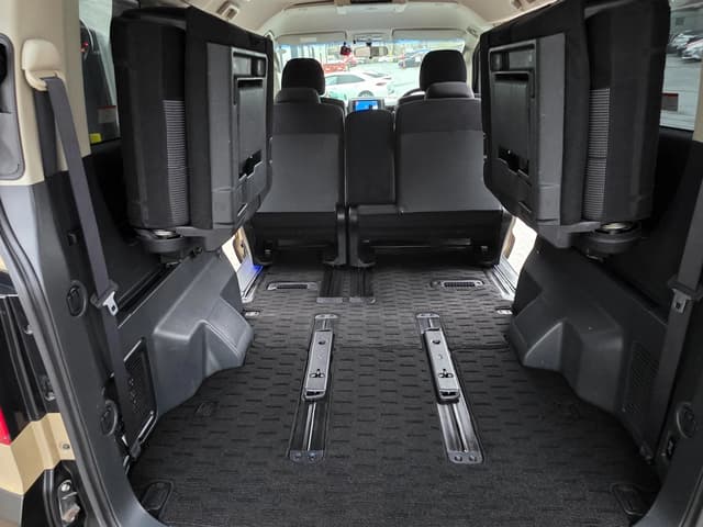 2009 Mitsubishi Delica JDM car for sale — photo 15 of 24