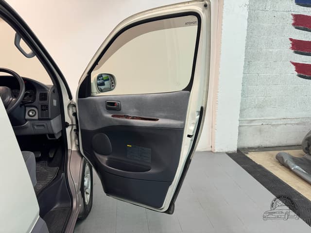 1997 Toyota Granvia JDM car for sale — photo 23 of 25