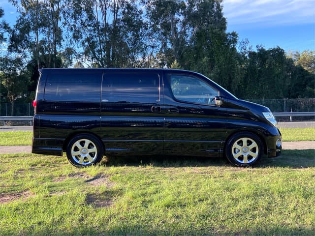 2007 Nissan Elgrand JDM car for sale — photo 5 of 16