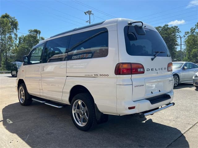 2001 Mitsubishi Delica JDM car for sale — photo 8 of 17