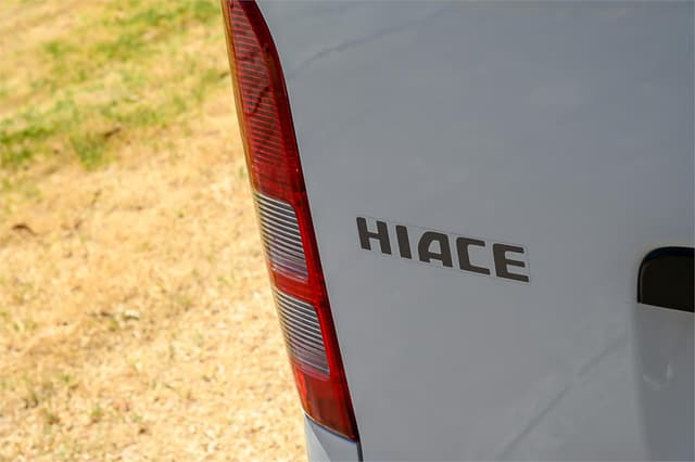 2011 Toyota HiAce JDM car for sale — photo 8 of 22