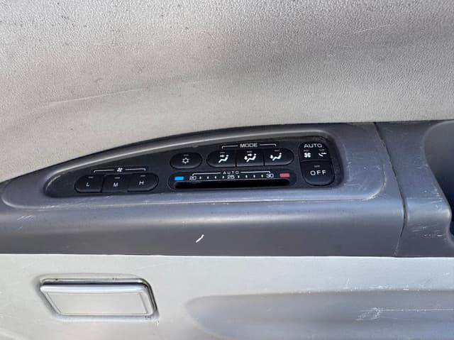 1997 Mitsubishi Delica JDM car for sale — photo 23 of 23