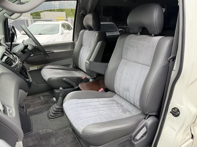 2005 Mitsubishi Delica JDM car for sale — photo 11 of 19