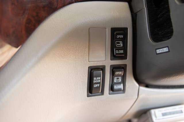 1997 Toyota Regius JDM car for sale — photo 15 of 15