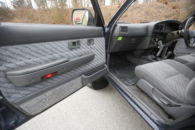 1995 Toyota Hilux JDM car for sale — photo 4 of 25
