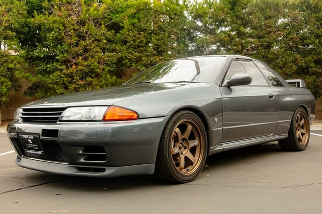 1990 Nissan Skyline JDM car for sale — photo 4 of 25