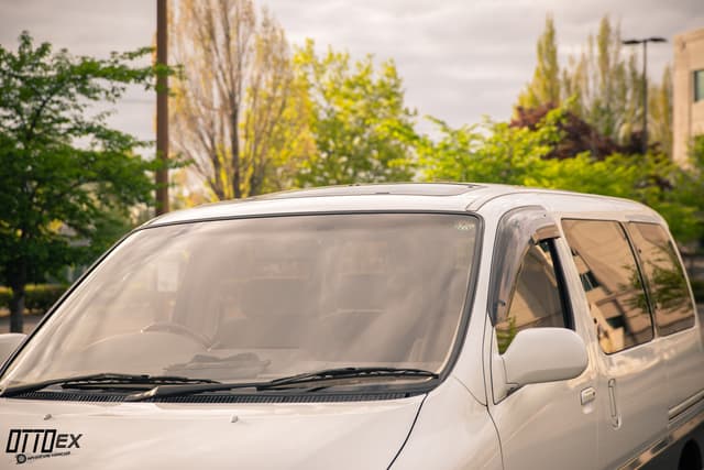 2001 Toyota Granvia JDM car for sale — photo 18 of 25