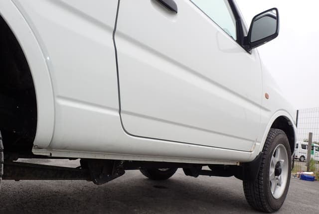 1999 Suzuki Jimny JDM car for sale — photo 21 of 25
