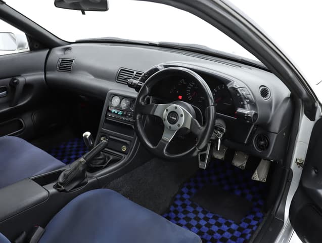 1992 Nissan Skyline JDM car for sale — photo 9 of 25