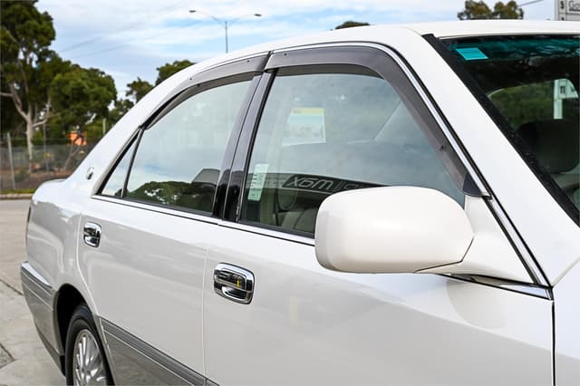 1999 Toyota Crown JDM car for sale — photo 3 of 20