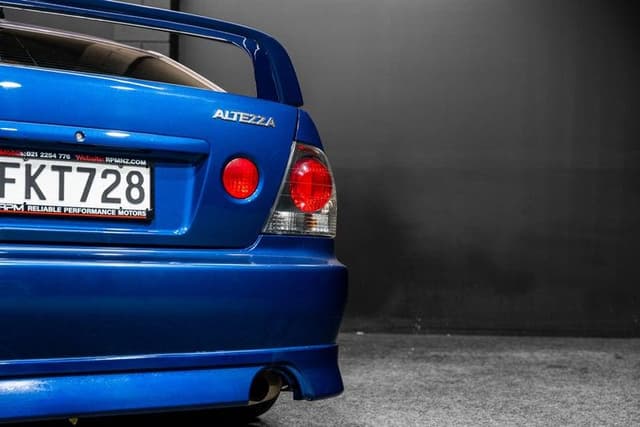 2003 Toyota Altezza JDM car for sale — photo 11 of 19