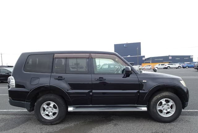 2008 Mitsubishi Pajero JDM car for sale — photo 6 of 25