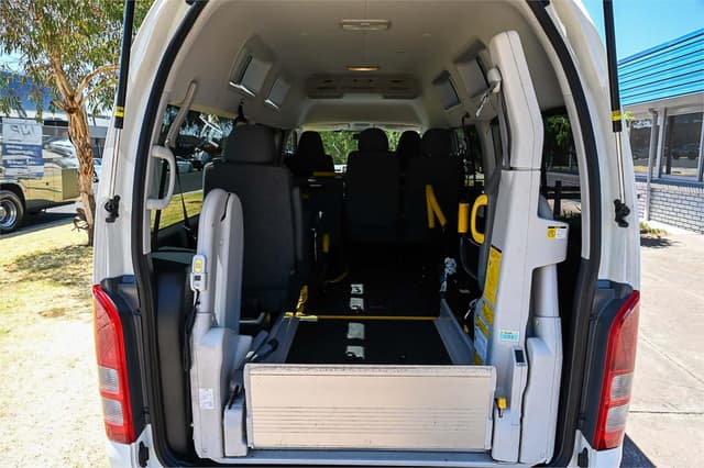 2011 Toyota HiAce JDM car for sale — photo 7 of 22