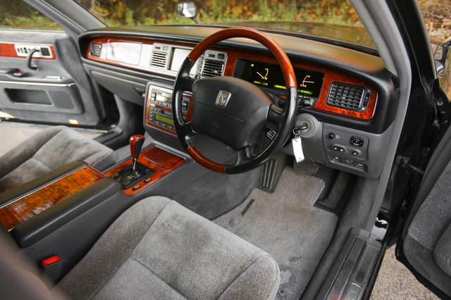 Toyota Century JDM car for sale — photo 3 of 25