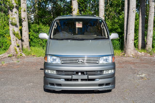 1997 Toyota Regius JDM car for sale — photo 2 of 15