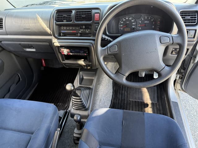 2004 Suzuki Jimny JDM car for sale — photo 11 of 20