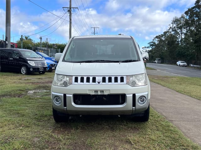 2007 Mitsubishi Delica JDM car for sale — photo 2 of 16