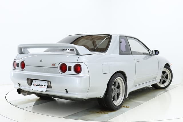 1992 Nissan Skyline JDM car for sale — photo 3 of 25