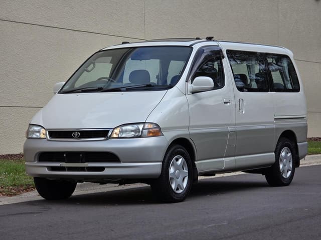 1996 Toyota Granvia JDM car for sale — photo 19 of 23
