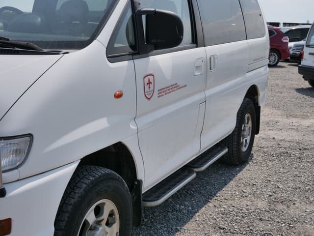 1999 Mitsubishi Delica JDM car for sale — photo 9 of 25