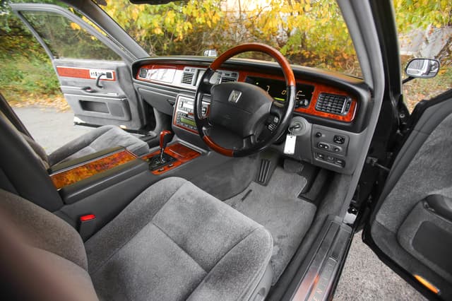 Toyota Century JDM car for sale — photo 5 of 25